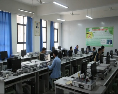 河南省高校实验教学示范中心: 现代制造技术工程实践中心